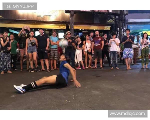 足球巨星变身路人街头探险揭示不为人知的一面与真实生活 足球巨星变身路人街头探险揭示不为人知的一面与真实生活